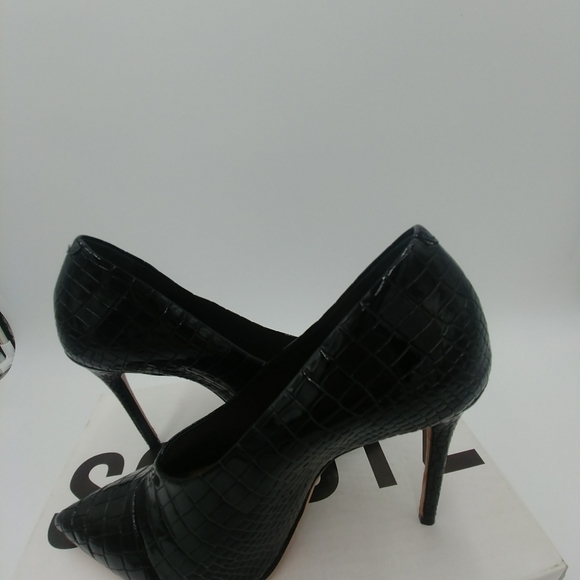 Women's Schutz Gleide Black Croc-Embossed Patent Leather Pump  size 9 M - Picture 5 of 10